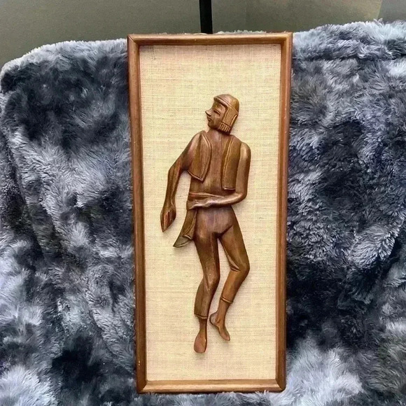 Vintage Mid Century Teak and Burlap Wall Hangings of a man - Picture 11 of 12